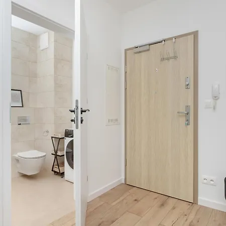 Apartment Stylish In Balcony & Wifi By Rent Like Gdynia